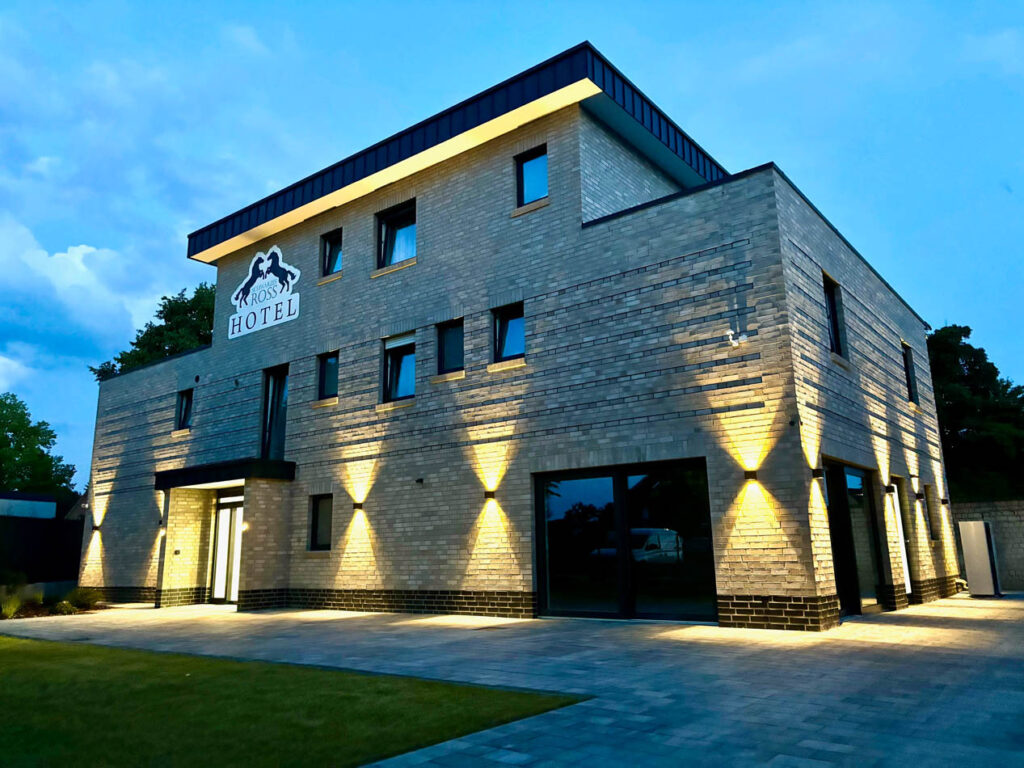 Schwarzes-Ross-Hotel-Bookholzberg-1